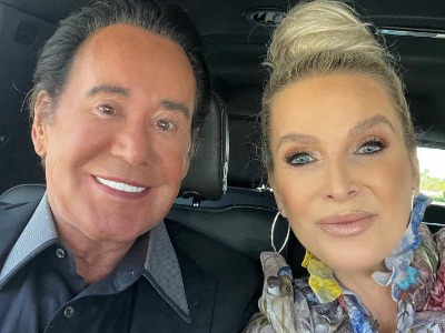 Kathleen McCrone and Wayne Newton live a rich lifestyle.